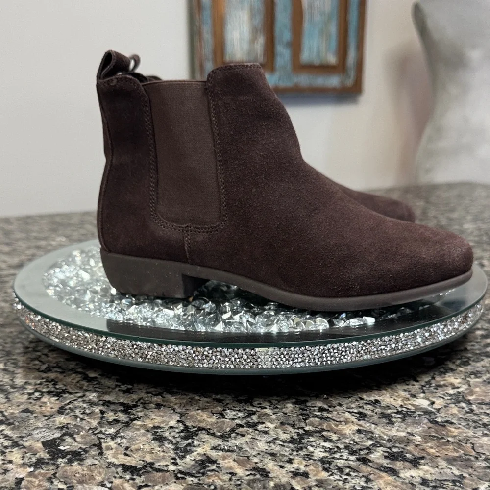 AEROSOLES Step Dance Brown suede leather Ankle Bootie NWOT 6